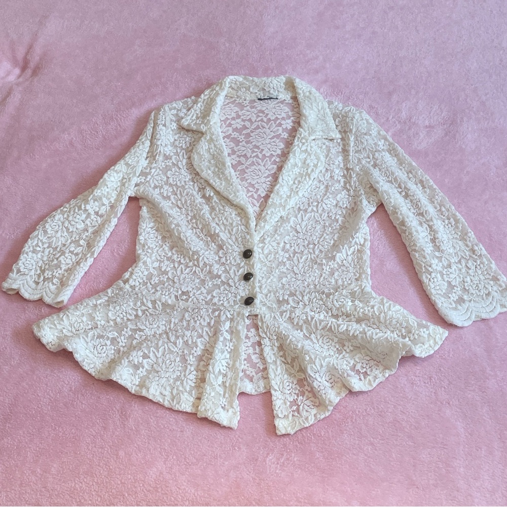 🤍🩰🤍IVORY Lace Blouse Size XS/S - Picture 3 of 7